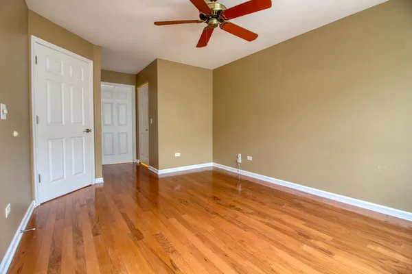 $2,450 | 1160 Hawthorne Lane, Unit 1160, Elk Grove Village, IL 60007
