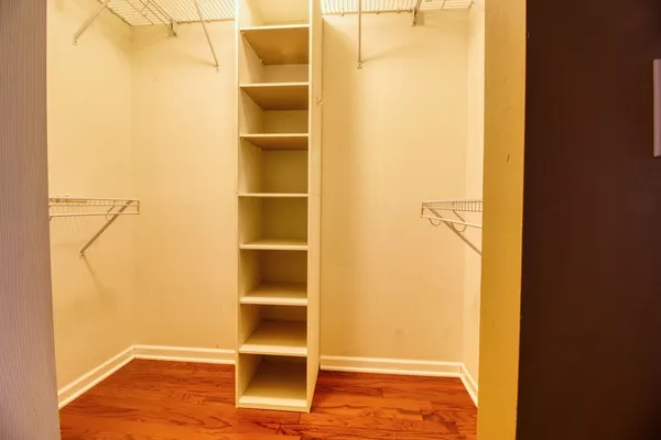 $2,450 | 1160 Hawthorne Lane, Unit 1160, Elk Grove Village, IL 60007