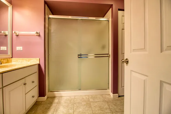 $2,450 | 1160 Hawthorne Lane, Unit 1160, Elk Grove Village, IL 60007