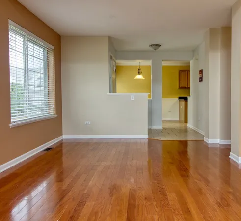 $2,450 | 1160 Hawthorne Lane, Unit 1160, Elk Grove Village, IL 60007