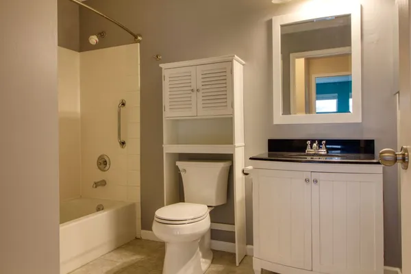 $2,450 | 1160 Hawthorne Lane, Unit 1160, Elk Grove Village, IL 60007