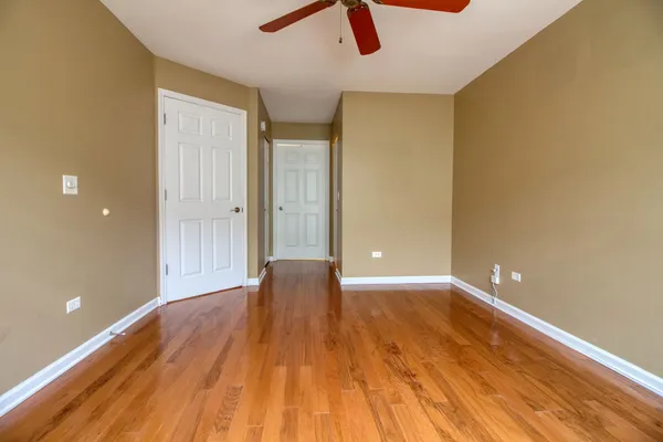 $2,450 | 1160 Hawthorne Lane, Unit 1160, Elk Grove Village, IL 60007