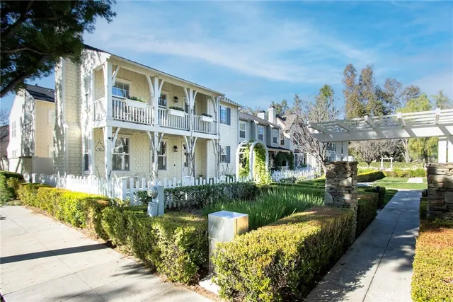 $1,600 | 27027 Edgewater Lnr, Valencia, CA 91355