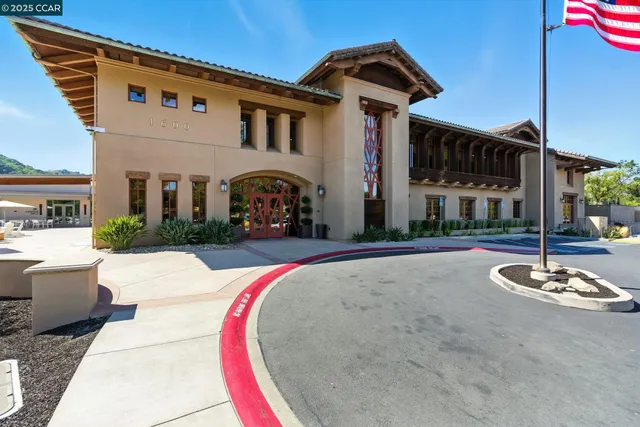 $1,995,000 | 1725 Spyglass Lane, Moraga, CA 94556