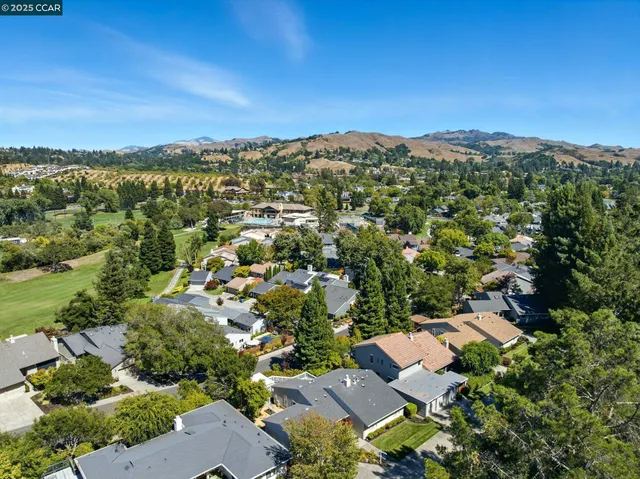 $1,995,000 | 1725 Spyglass Lane, Moraga, CA 94556