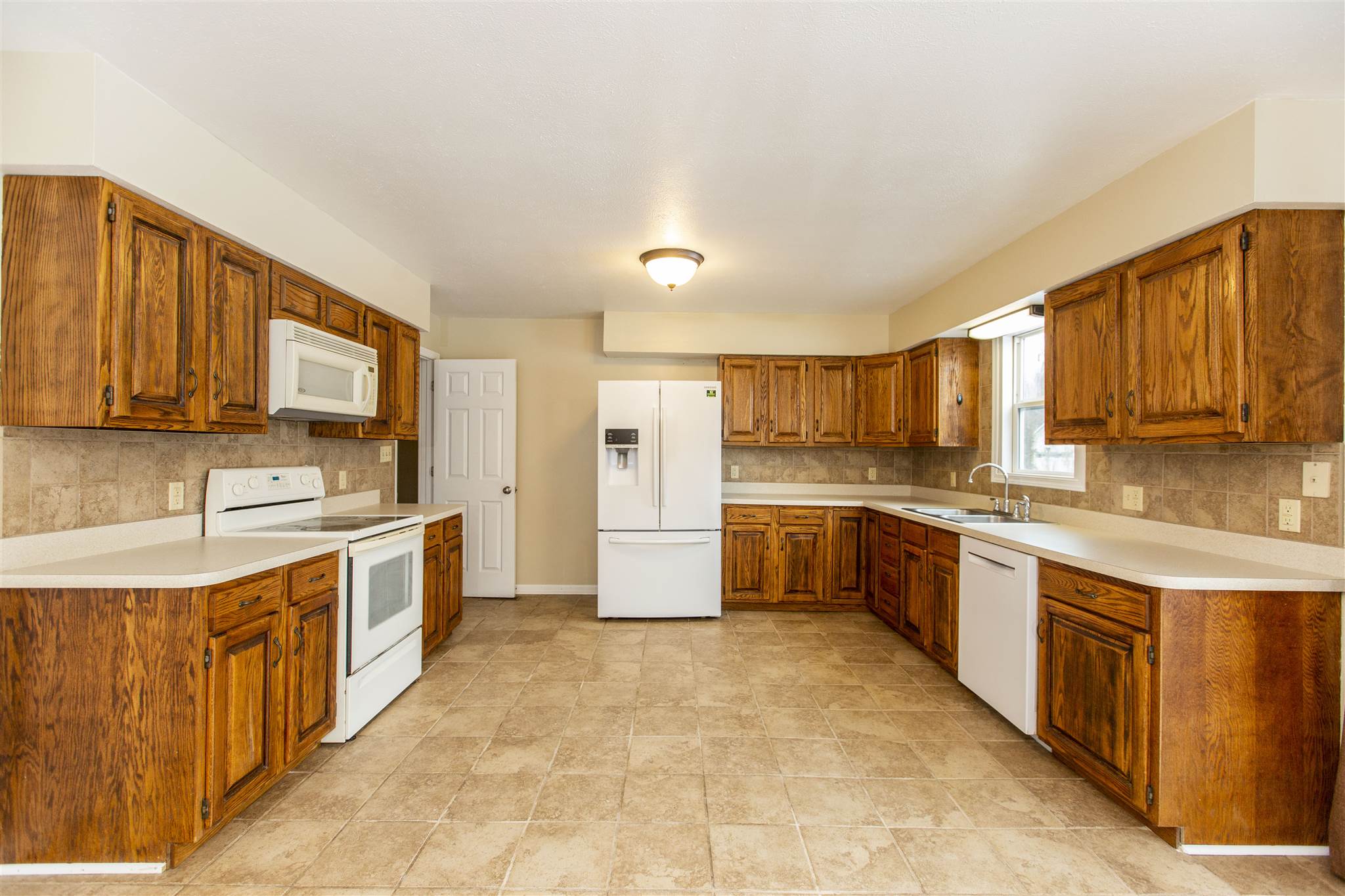 18360 Stateline Road South Bend, IN 46637 - Photo 5 of 36
