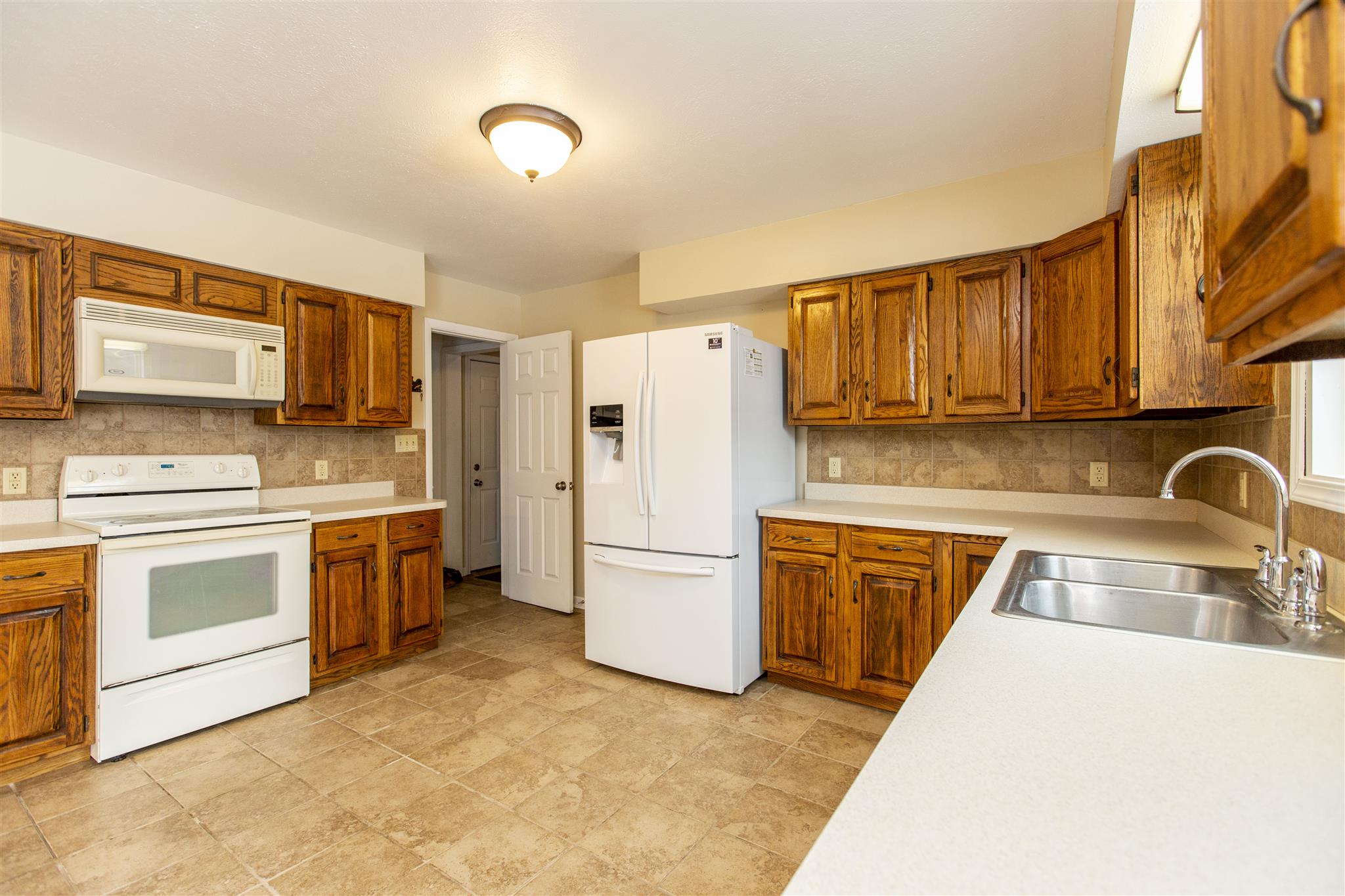 18360 Stateline Road South Bend, IN 46637 - Photo 6 of 36