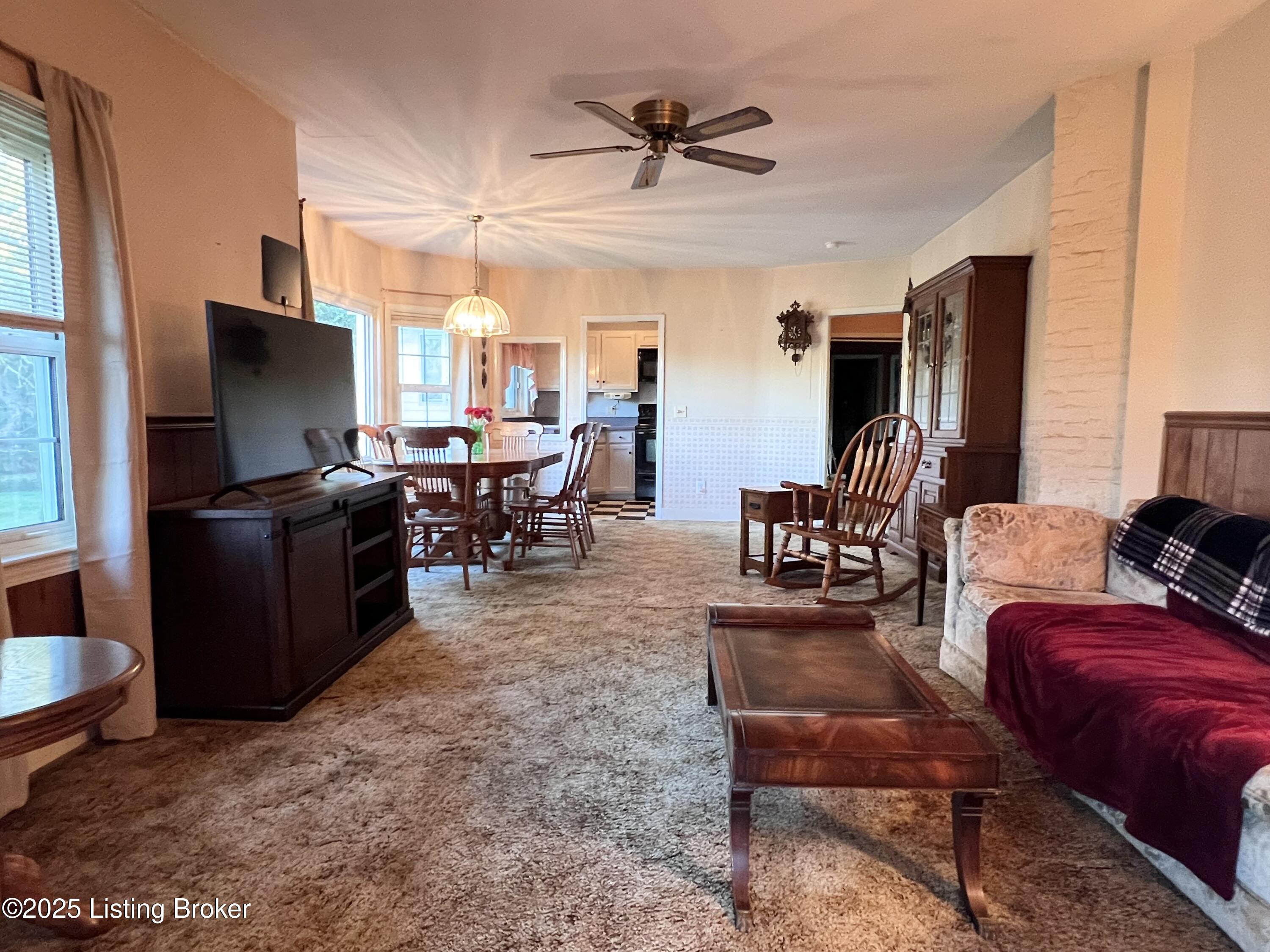 9101 Fairmount Road Louisville, KY 40291 - Photo 12 of 53 Great Room