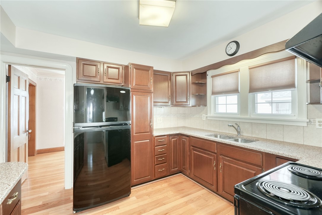 136 Hoover Road Irondequoit, NY 14617 - Photo 4 of 50