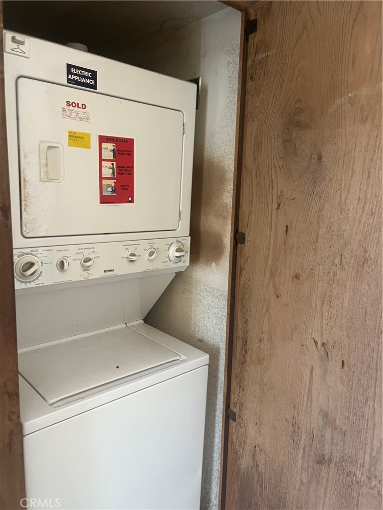 8812 Spring Canyon Drive Spring Valley, CA 91977 - Photo 21 of 22 a utility room with dryer and washer