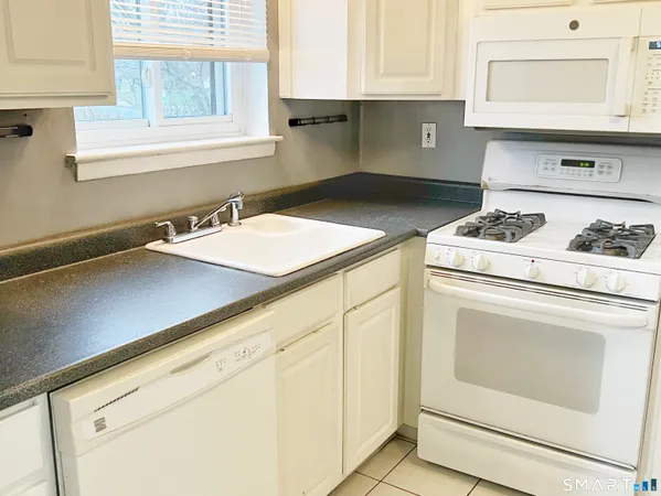 $199,900 | 94 Wakefield Circle, Unit 94, East Hartford, CT 06118