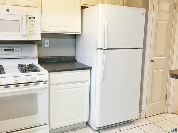 $199,900 | 94 Wakefield Circle, Unit 94, East Hartford, CT 06118