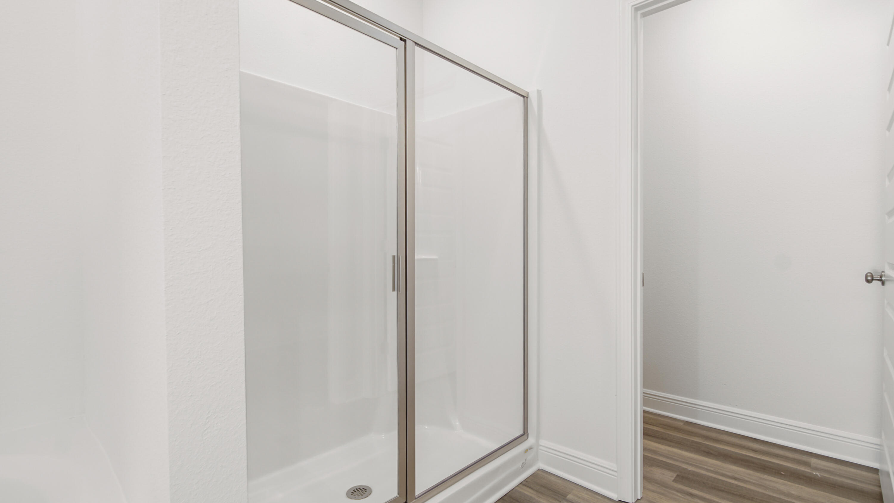 70 Gray Owl Drive Freeport, FL 32439 - Photo 15 of 20 a bathroom with a glass shower door