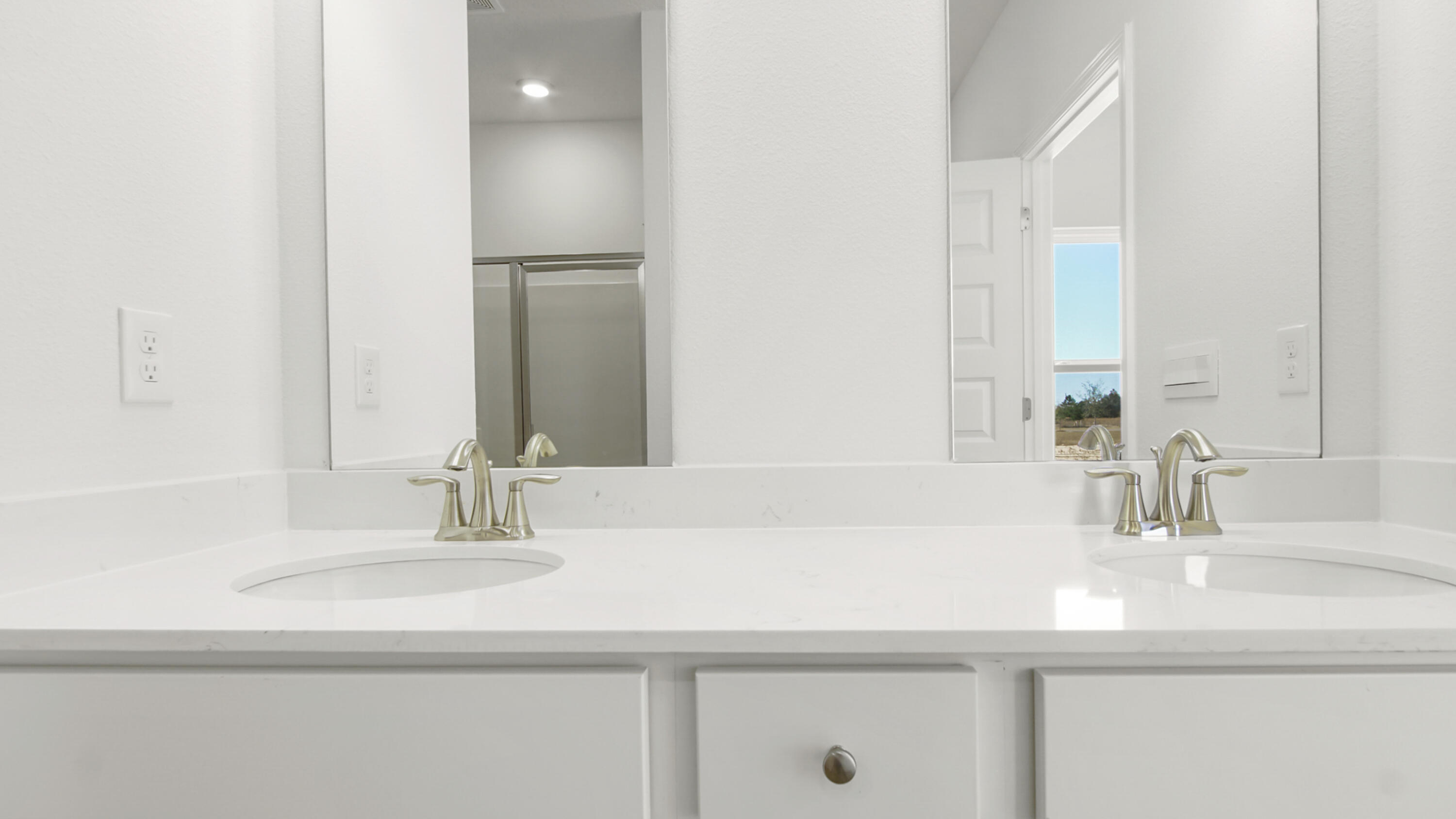 70 Gray Owl Drive Freeport, FL 32439 - Photo 17 of 20 a bathroom with a sink and a mirror