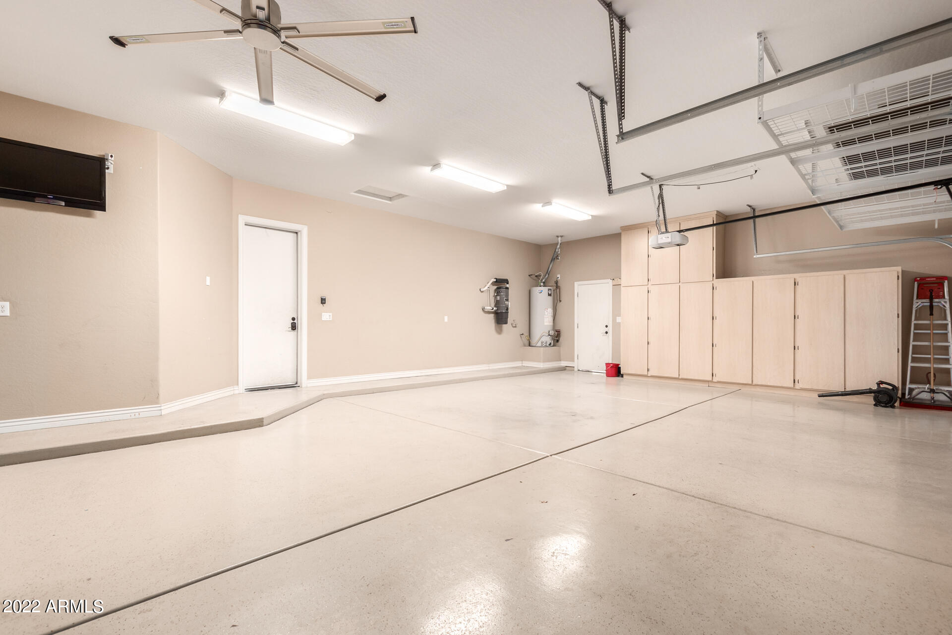 4584 East Reins Road Gilbert, AZ 85297 - Photo 39 of 80 a view of an empty room with a ceiling fan