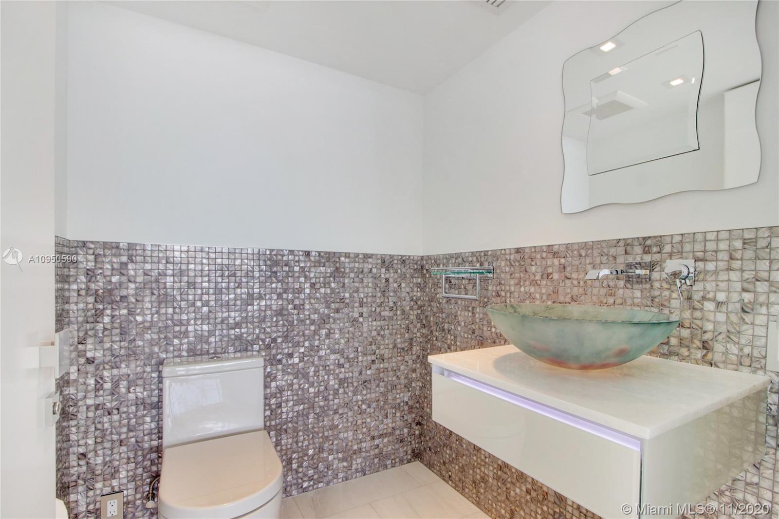 400 Alton Road, Unit 2001 Miami Beach, FL 33139 - Photo 14 of 19