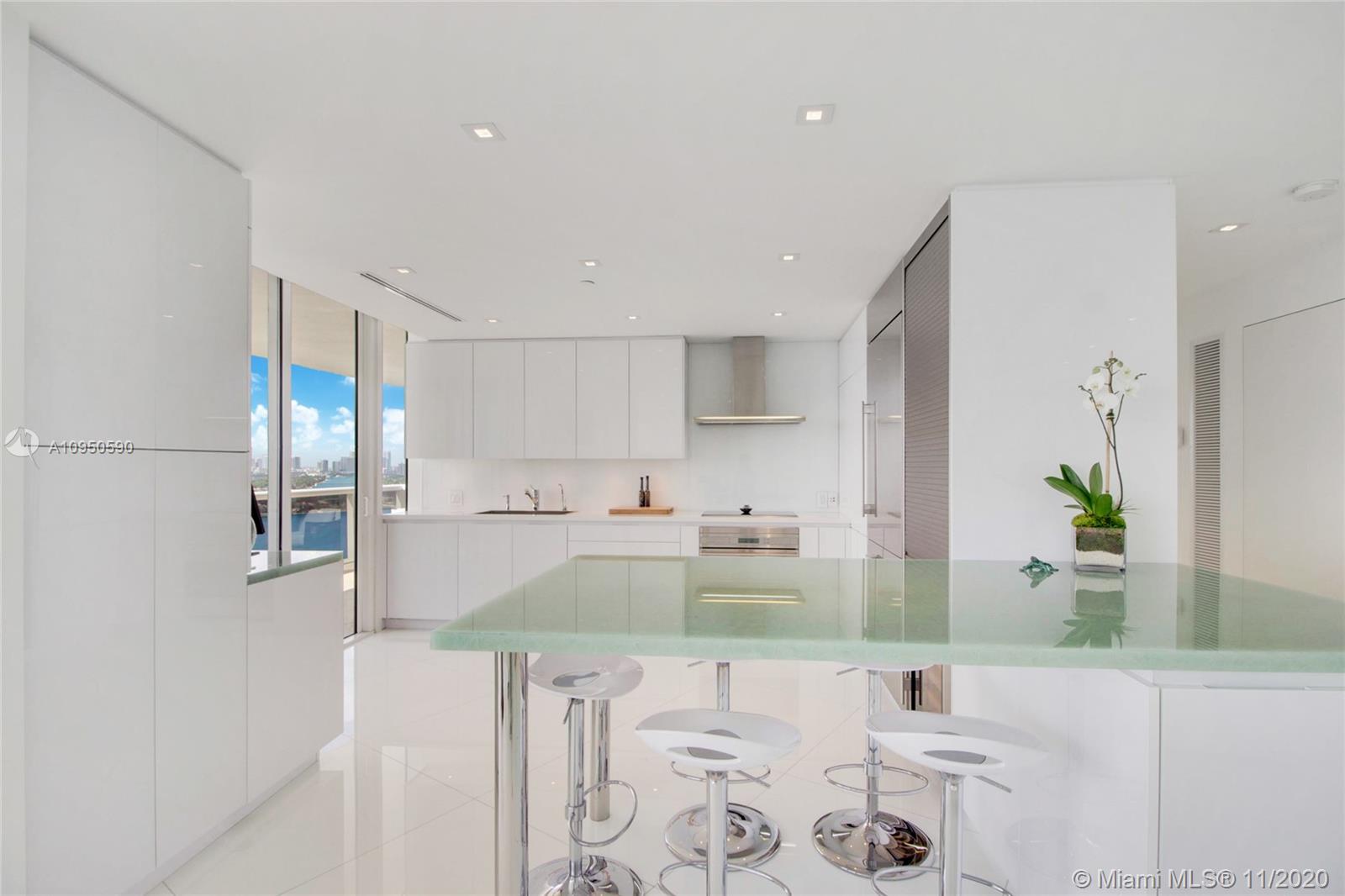 400 Alton Road, Unit 2001 Miami Beach, FL 33139 - Photo 3 of 19