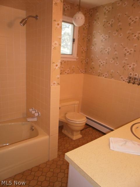 825 North Ridge Road Lorain, OH 44053 - Photo 9 of 21 Fresh and Functional Full Bath!