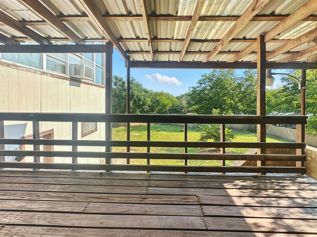 601 East Henry Street Hamilton, TX 76531 - Photo 14 of 40 a view of a porch