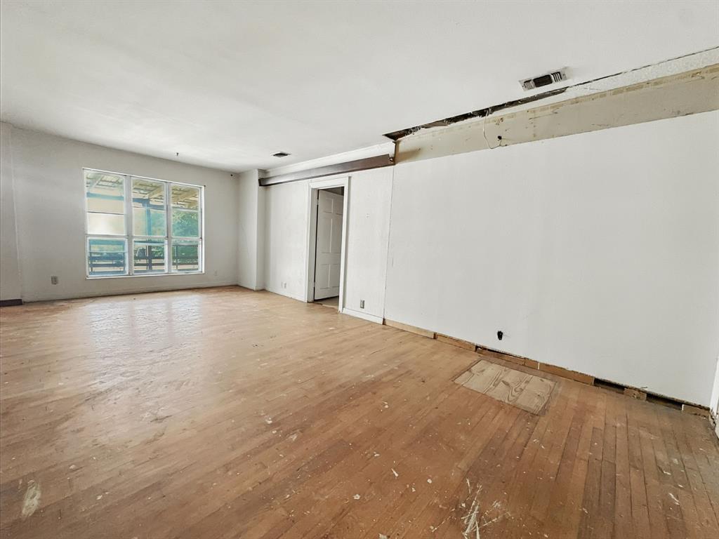 601 East Henry Street Hamilton, TX 76531 - Photo 21 of 40 a view of an empty room with a window