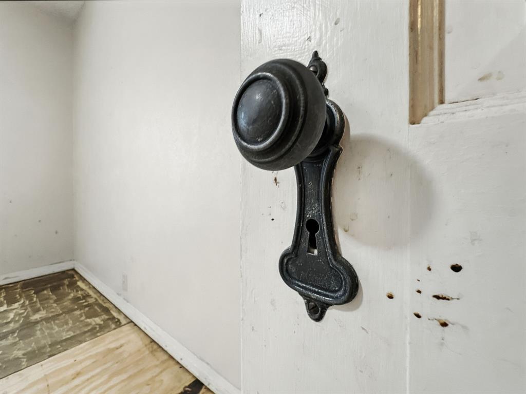 601 East Henry Street Hamilton, TX 76531 - Photo 26 of 40 a close view of bathroom