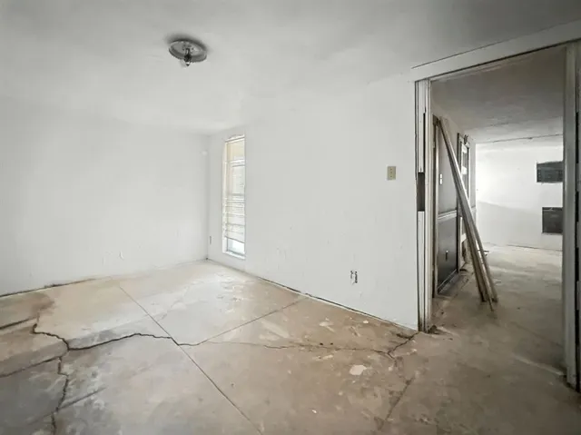 $125,000 | 601 East Henry Street, Hamilton, TX 76531