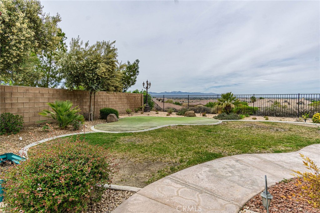 12348 Winesap Road Apple Valley, CA 92308 - Photo 34 of 51