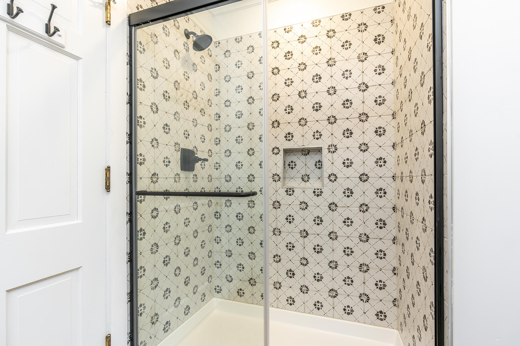 321 Sycamore Road Lexington, KY 40502 - Photo 41 of 82 Tiled Shower