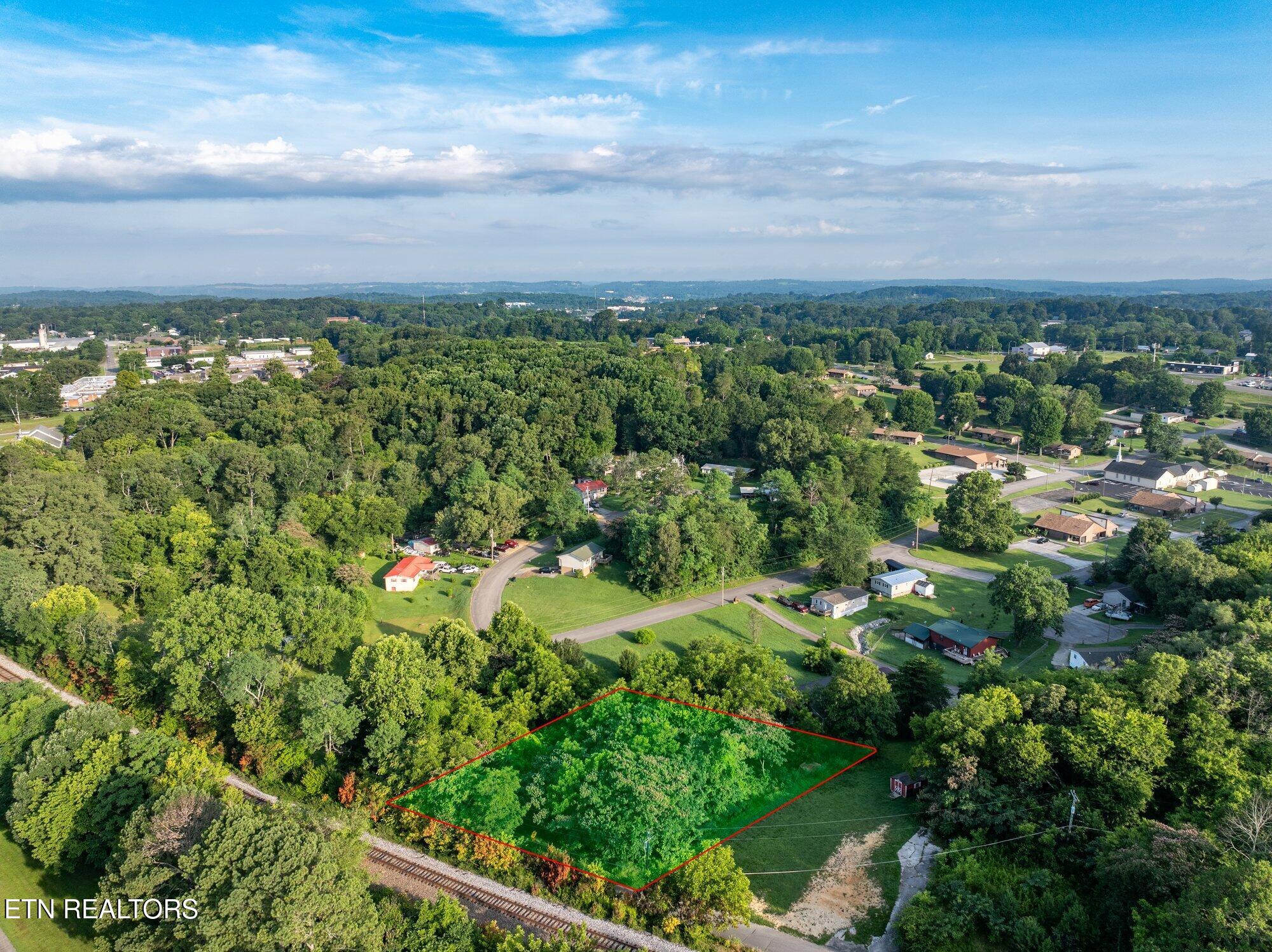 620 Tell Street Athens, TN 37303 - Photo 2 of 15 620-Tell-St-Athens-TN-1 (1)