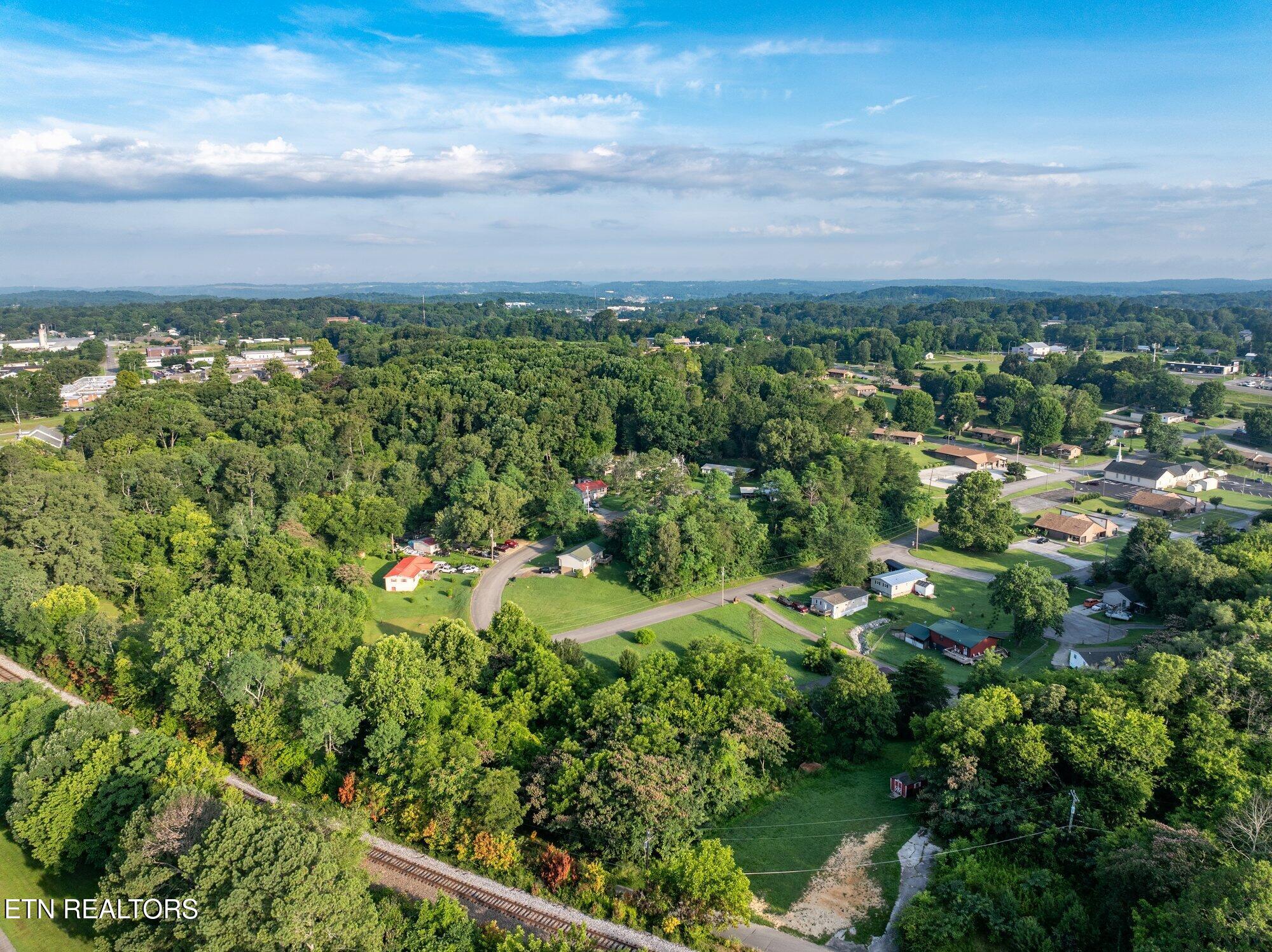 620 Tell Street Athens, TN 37303 - Photo 3 of 15 620-Tell-St-Athens-TN-2