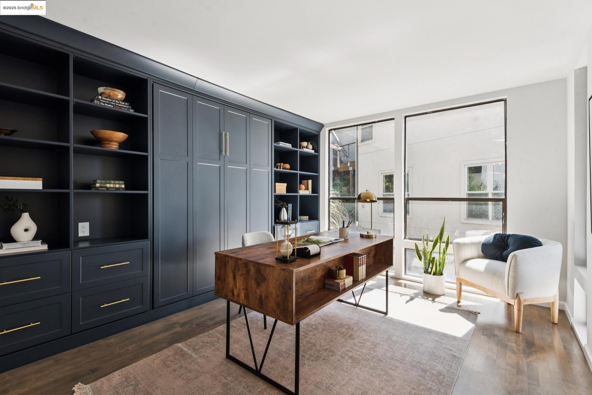 2861 Chelsea Drive Oakland, CA 94611 - Photo 25 of 56 a room with furniture a rug and a book shelf