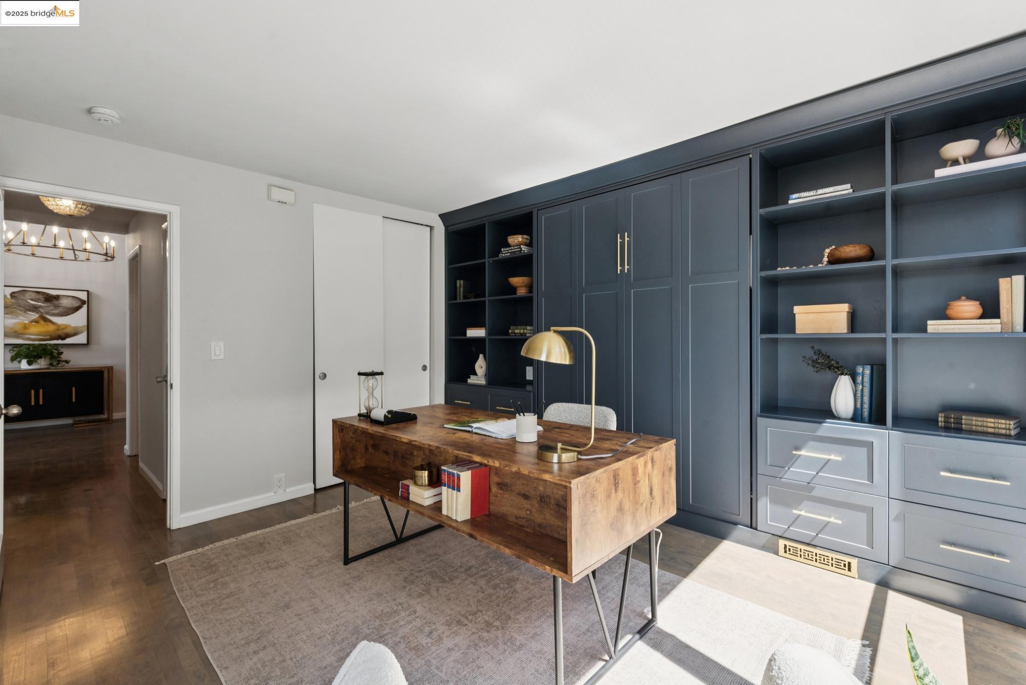 2861 Chelsea Drive Oakland, CA 94611 - Photo 26 of 56 a workspace with furniture