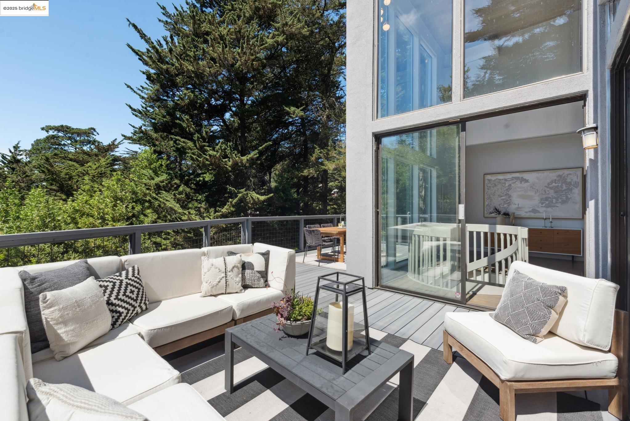 2861 Chelsea Drive Oakland, CA 94611 - Photo 38 of 56 a view of a patio on the roof deck