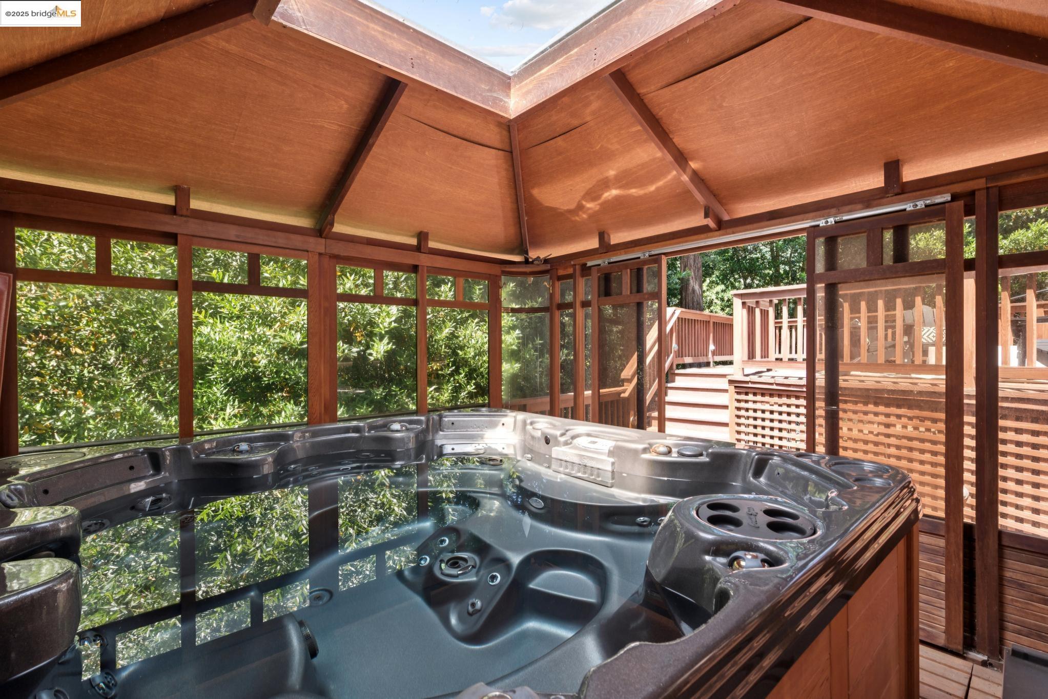 2861 Chelsea Drive Oakland, CA 94611 - Photo 53 of 56 a view of a patio on the deck