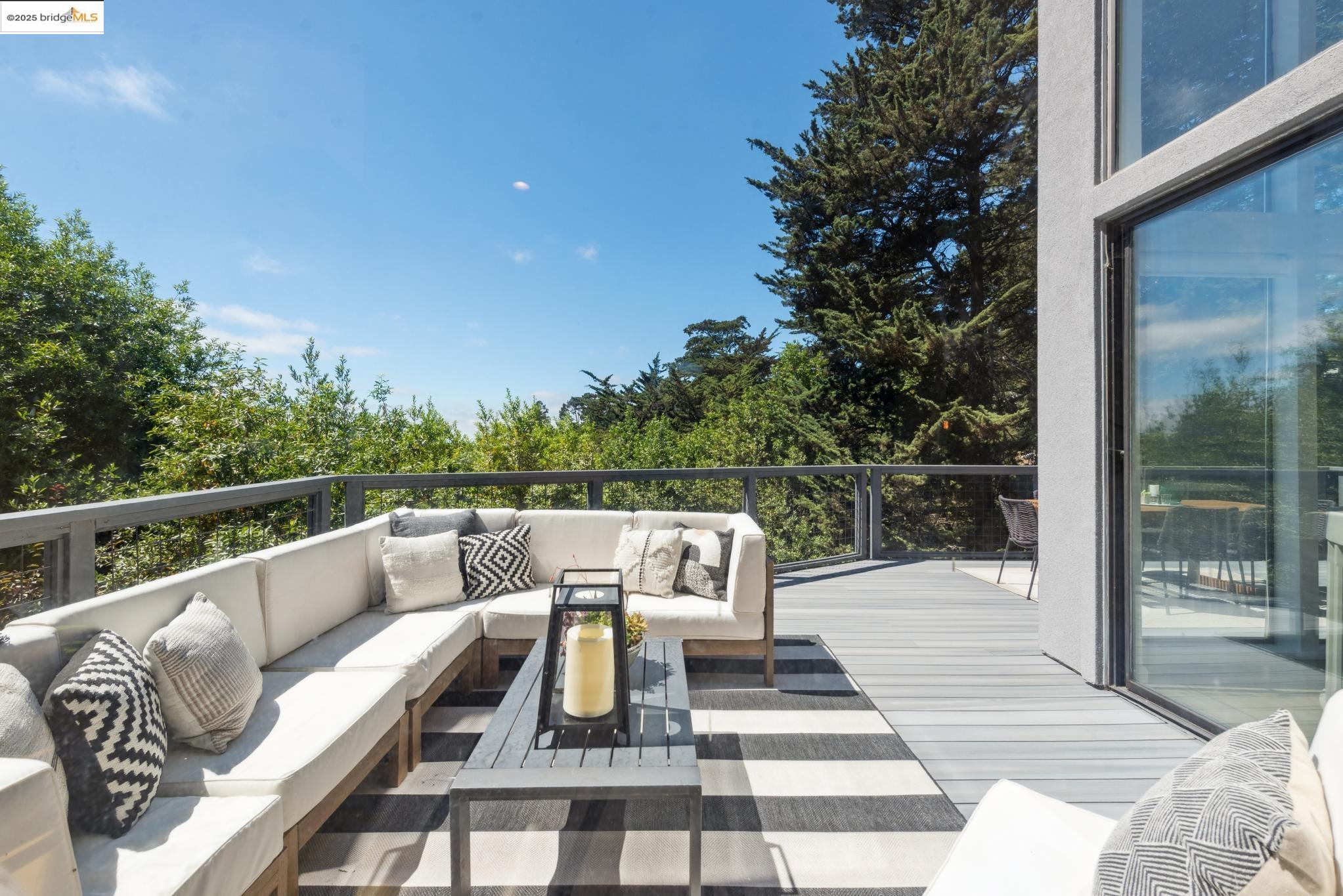 2861 Chelsea Drive Oakland, CA 94611 - Photo 6 of 56