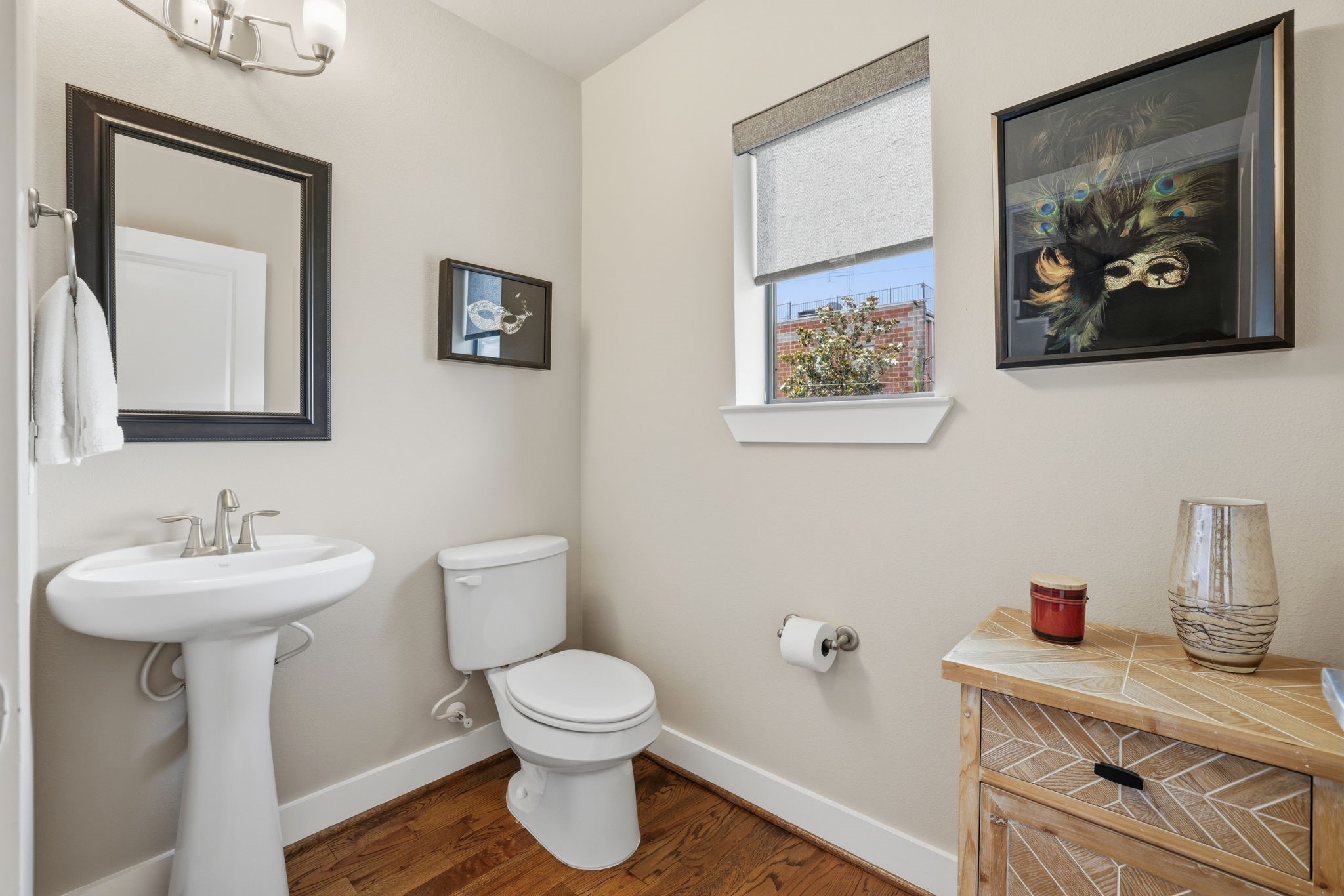 4102 Marina Street Houston, TX 77007 - Photo 18 of 32 Powder/Guest Bathroom.