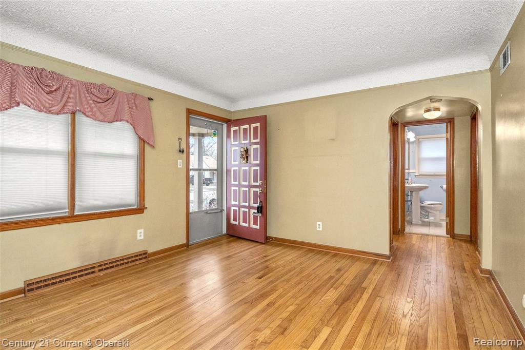 24531 Union Street Dearborn, MI 48124 - Photo 5 of 29