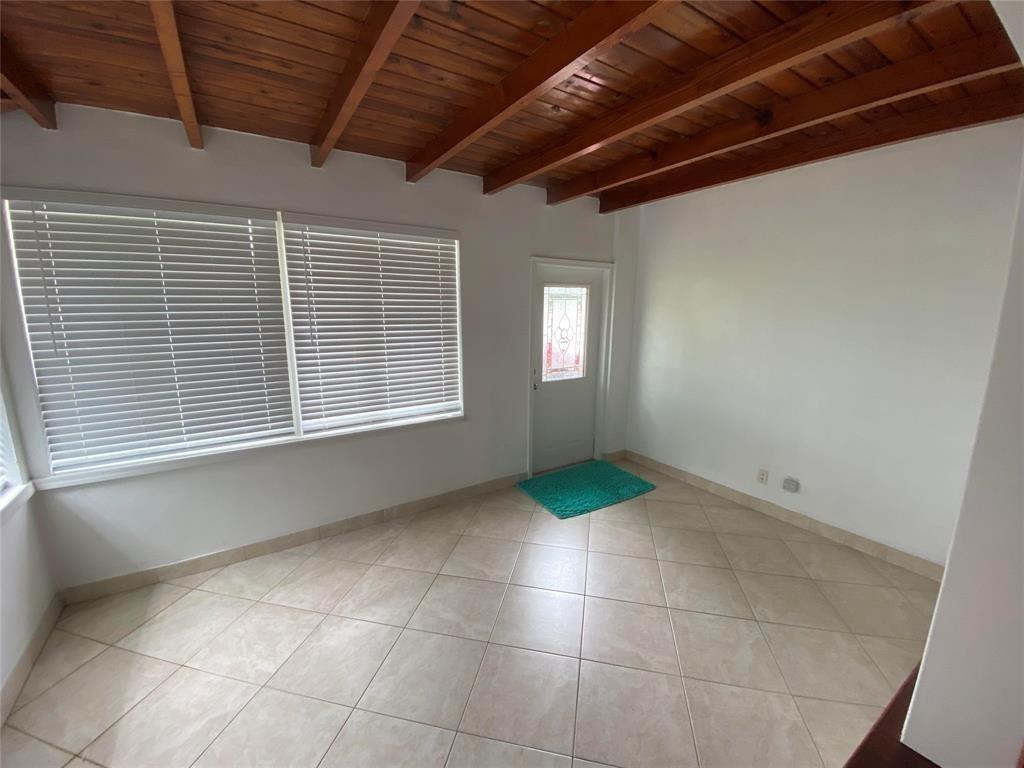 718 Northeast 5th Avenue Pompano Beach, FL 33060 - Photo 22 of 32 a view of an empty room with a window