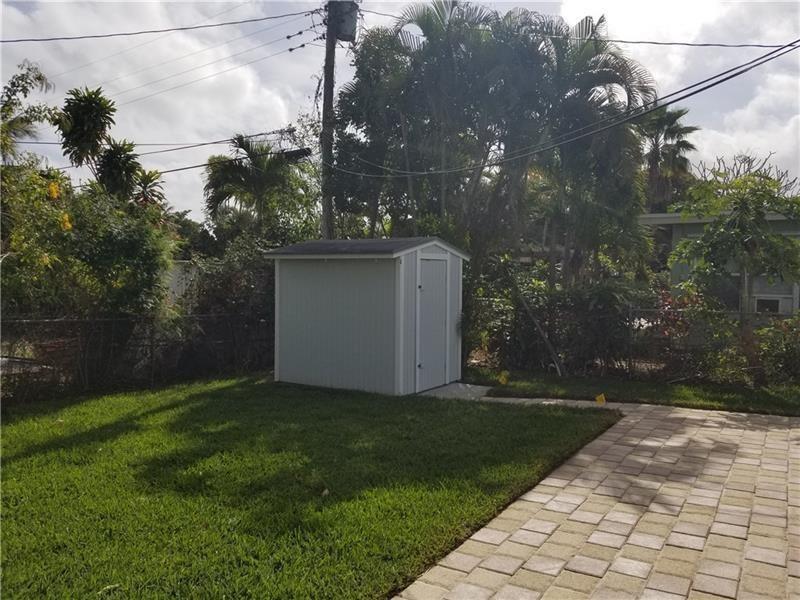 718 Northeast 5th Avenue Pompano Beach, FL 33060 - Photo 25 of 32 a view of a outdoor space