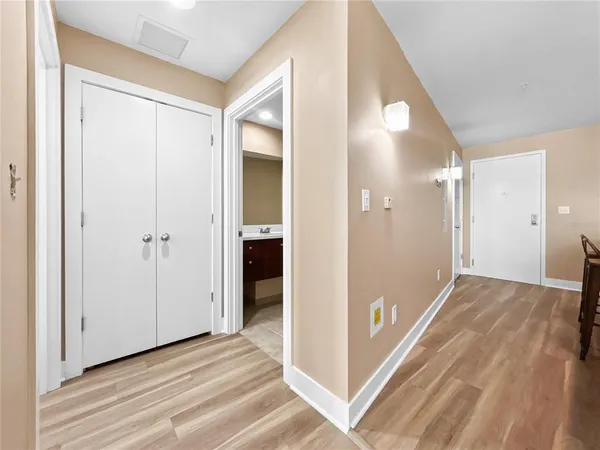 $319,000 | 1120 East Kennedy Boulevard, Unit 1427, Tampa, FL 33602