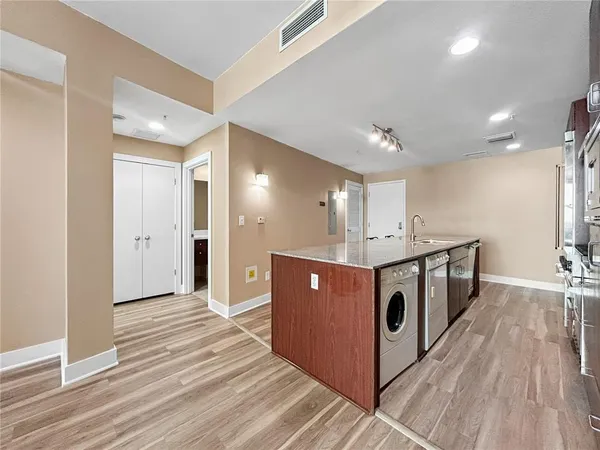 $319,000 | 1120 East Kennedy Boulevard, Unit 1427, Tampa, FL 33602