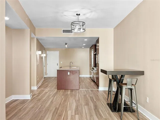 $335,000 | 1120 East Kennedy Boulevard, Unit 1427, Tampa, FL 33602