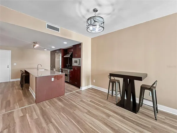 $319,000 | 1120 East Kennedy Boulevard, Unit 1427, Tampa, FL 33602