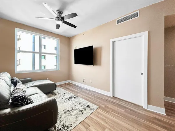 $319,000 | 1120 East Kennedy Boulevard, Unit 1427, Tampa, FL 33602