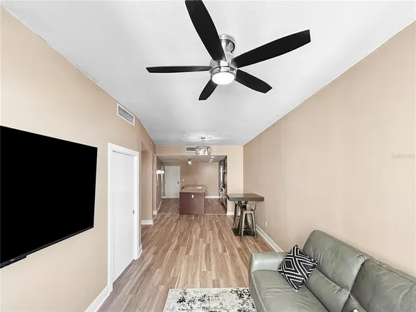 $319,000 | 1120 East Kennedy Boulevard, Unit 1427, Tampa, FL 33602