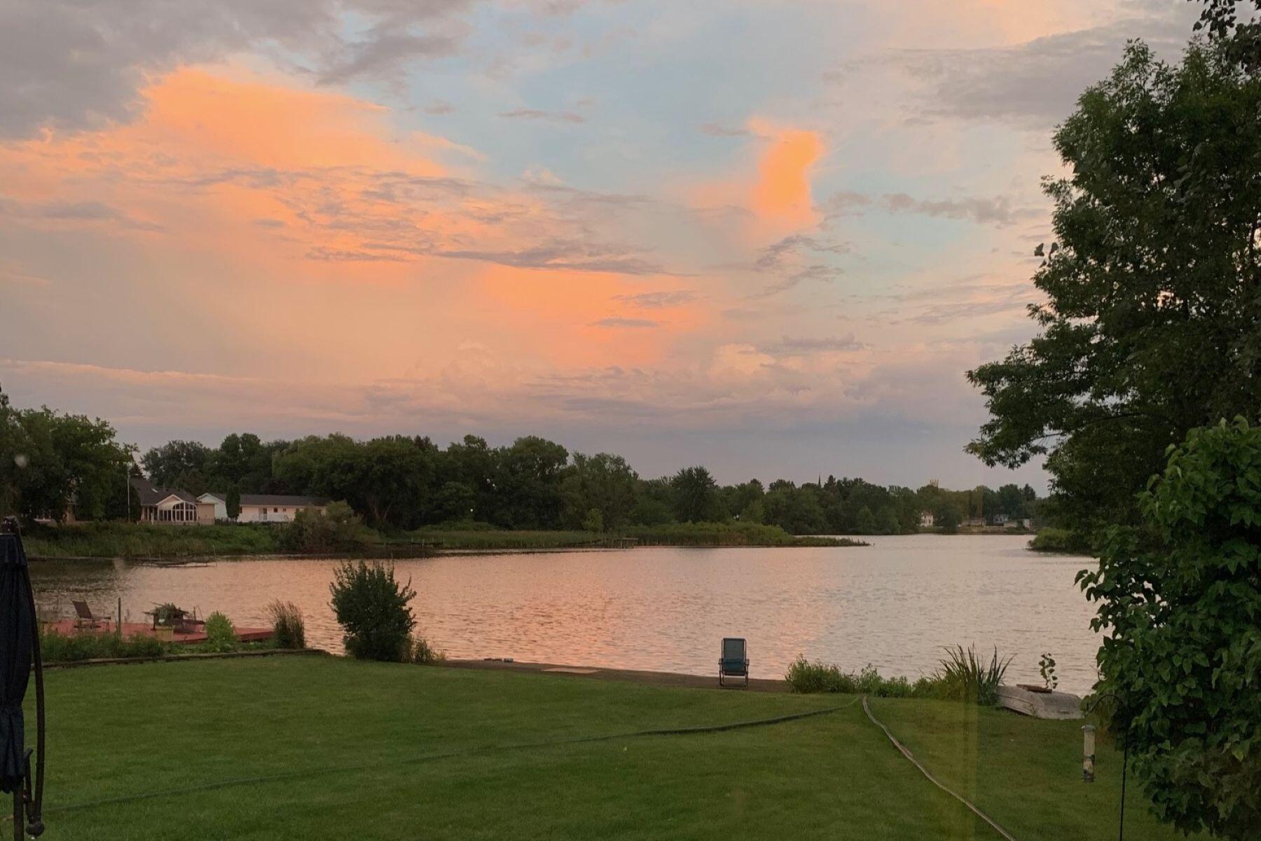 121 West Spaulding Street Watertown, WI 53098 - Photo 2 of 31 Amazing Sunsets