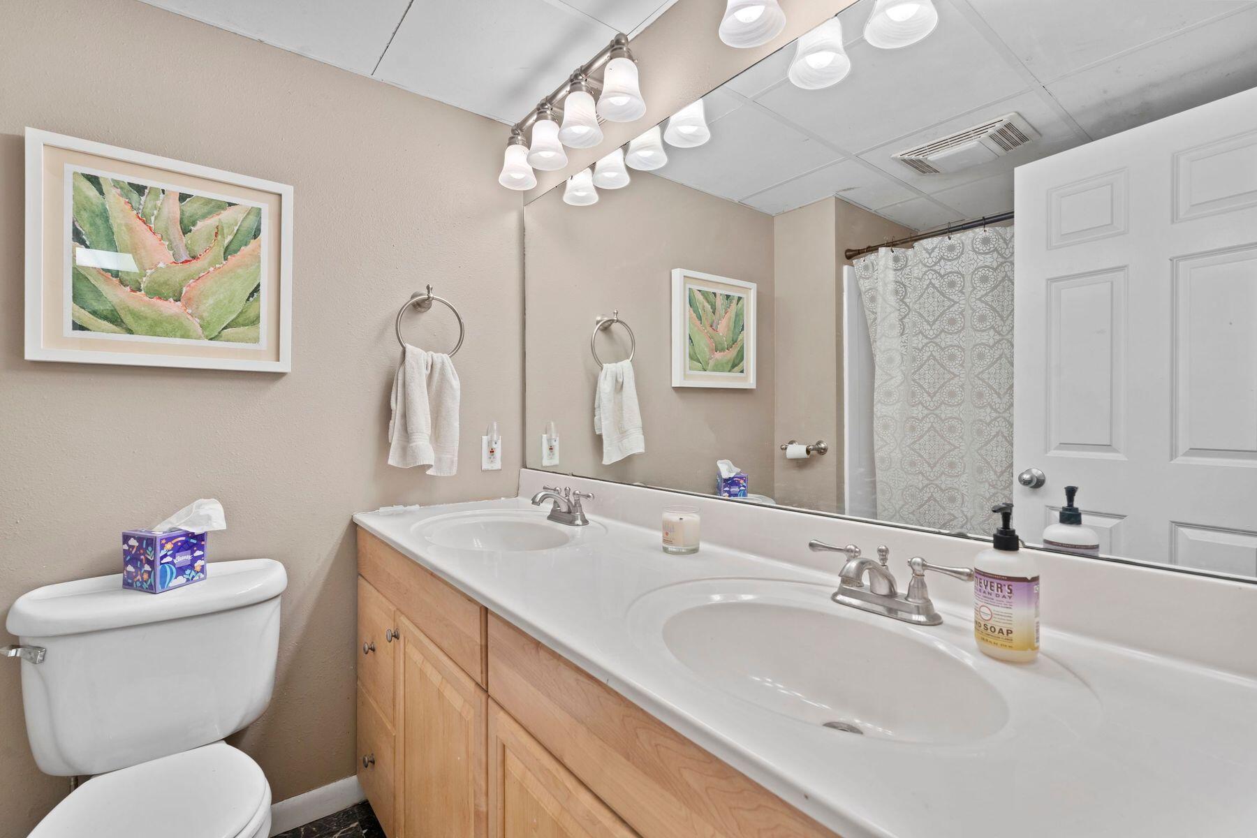 121 West Spaulding Street Watertown, WI 53098 - Photo 22 of 31 Full Bathroom