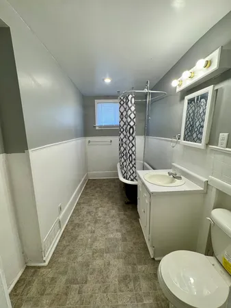 $900 | 3032 1/2 Indian Road, Davenport, IA 52802