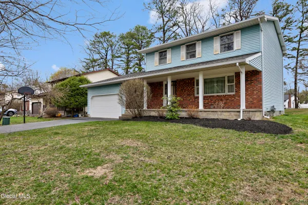 $354,800 | 3 West Meadow Drive, Albany, NY 12203