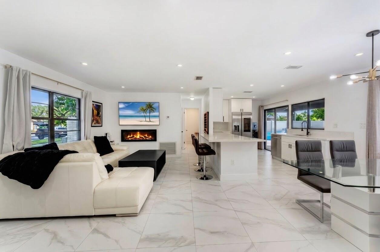 9819 Spanish Isles Drive Boca Raton, FL 33496 - Photo 5 of 33 IMG_6701